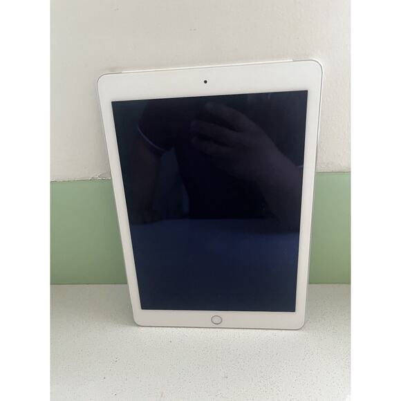 Apple iPad Air 2 Wi-Fi/Cellular A1567 *For Parts* - Picture 2 of 6